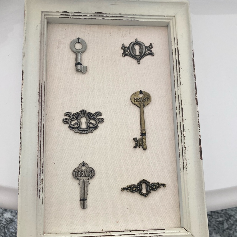 White frame Key Photo